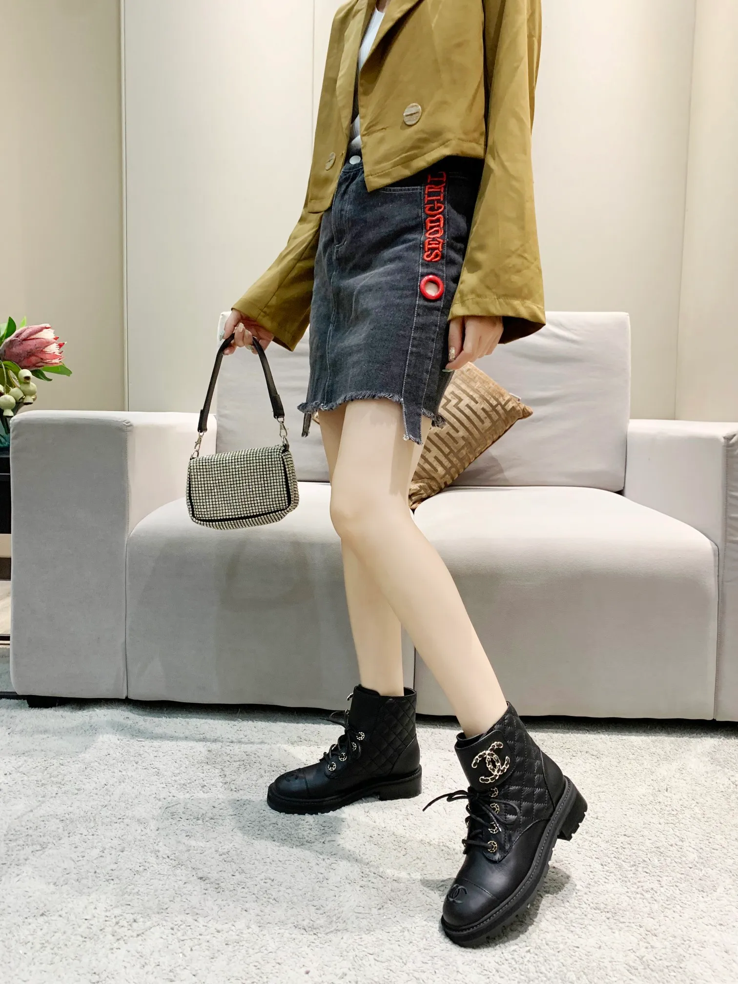 👟👟Ex-factory price 560👟👟 2023CHANEL Chanel new model, 5-40, 34, 40 41 42 customized, fabric: cowhide, sheepskin lining, heel height 3cm, color: black, apricot, white. Original 1:1 hardware fasteners,